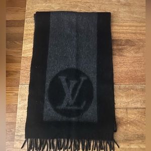 Louis Vuitton Cardiff Scarf